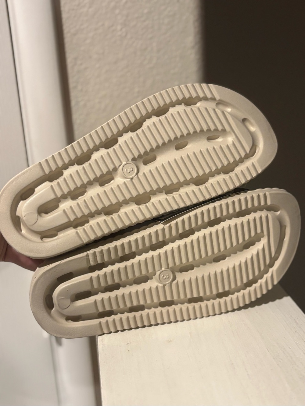 Art Class Size 3 Cream Sela Comfort Slip On Sandals Soft Rubber NEW - Picture 5 of 6